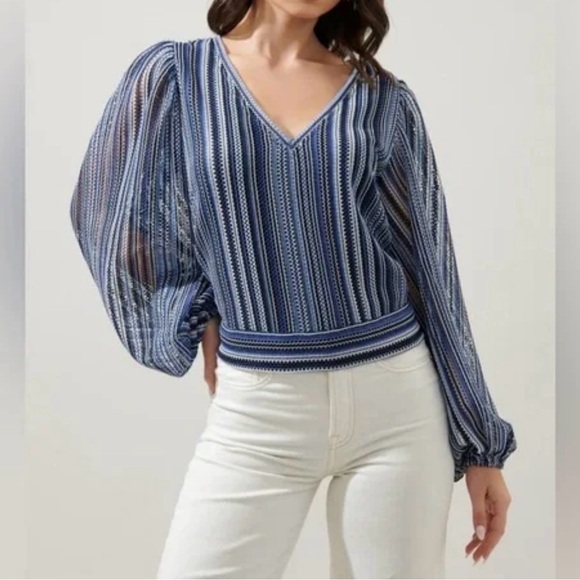Elegant Blue Striped V-Neck Blouse - Picture 15 of 15